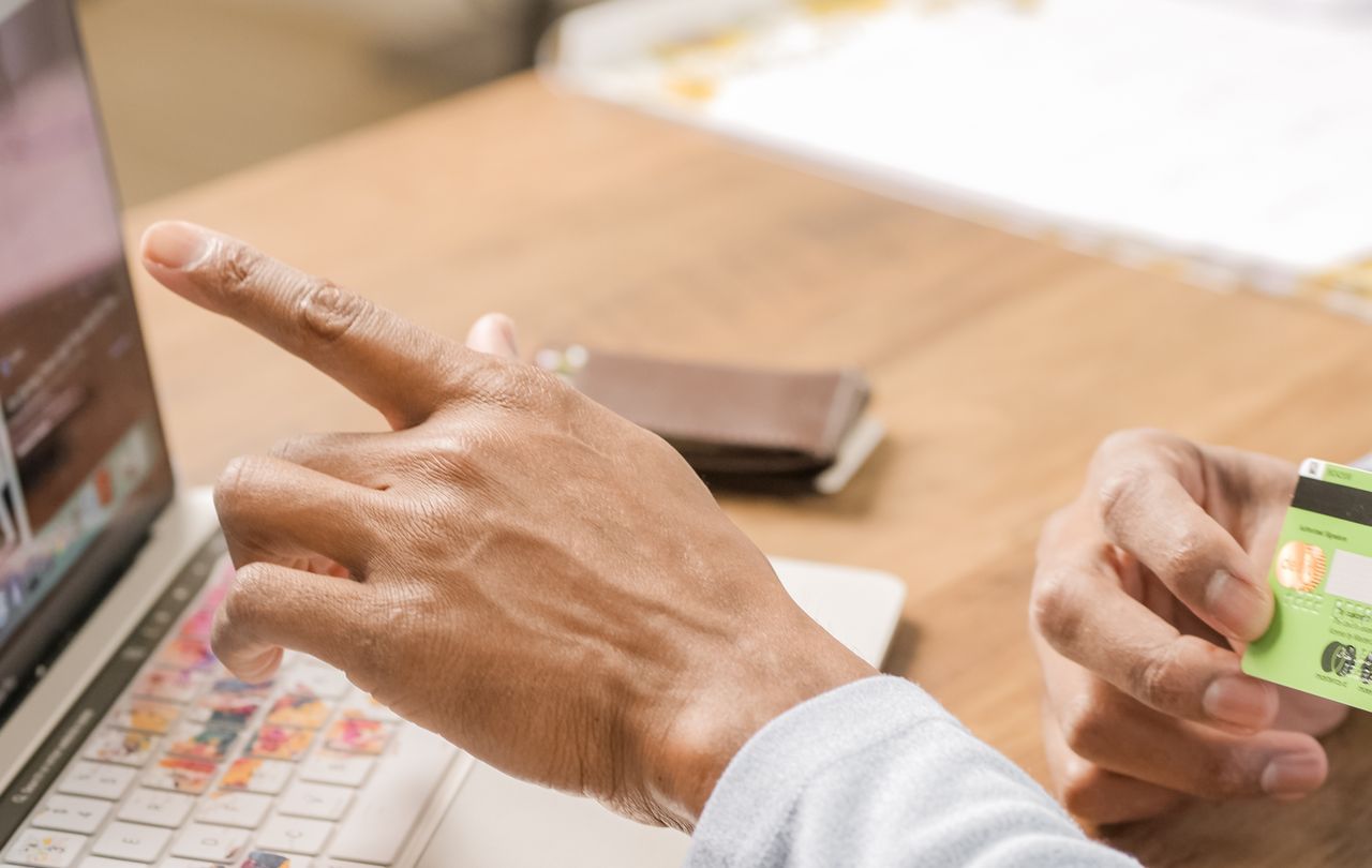 Services de transfert d&rsquo;argent rapides : quelles sont les meilleures solutions en ligne ?